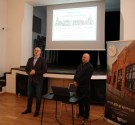 Powiększ zdjęcie Inauguracja Grajewskiego spotkania z historią - dyrektor GCK Tomasz Dudziński oraz Dariusz Jurczak z Muzeum Historycznego z Ełku